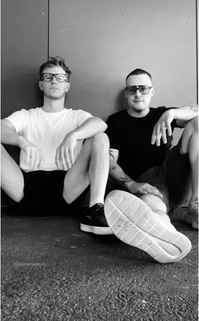 Lee & Azi