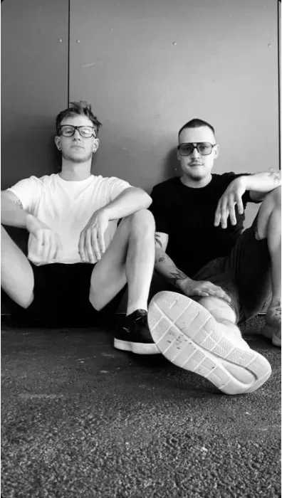 Lee & Azi